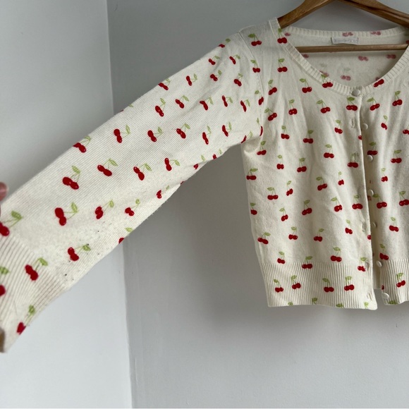Cherry Patterned White Sweater - Picture 6 of 7